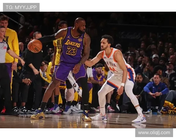 NBA最新动态:詹姆斯领衔湖人迎战勇士 詹皇复出后表现如何引热议 NBA最新动态:詹姆斯领衔湖人迎战勇士 詹皇复出后表现如何引热议