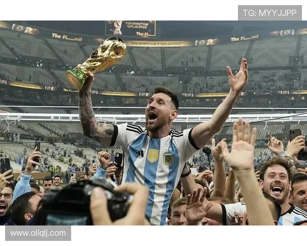 梅西引领足球新时代 带领阿根廷捧起世界杯荣耀