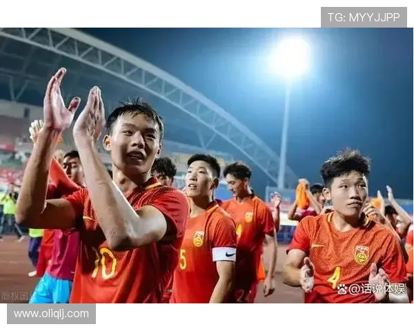 中国足球队新帅上任 强调年轻球员培养与球队重建目标