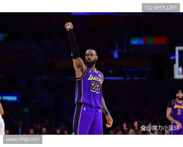 詹姆斯率湖人逆袭勇士成功晋级，库里三分破纪录仍难阻败局